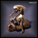 Asmat Vesparoller Fahrer, Teakholz Figur, handgeschnitzt (ASM 012)