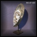 Maske mit St�nder Afrika Holz Schnitzerei (MA-AF-003)