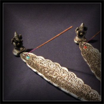 Räucherstäbchenhalter Ganesha auf Blatt (Alu)